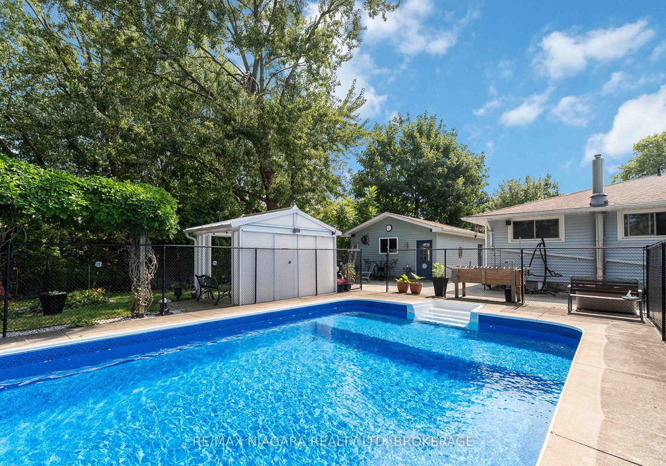 8-huntingwood-gate-st-catharines-ontario-x12506684