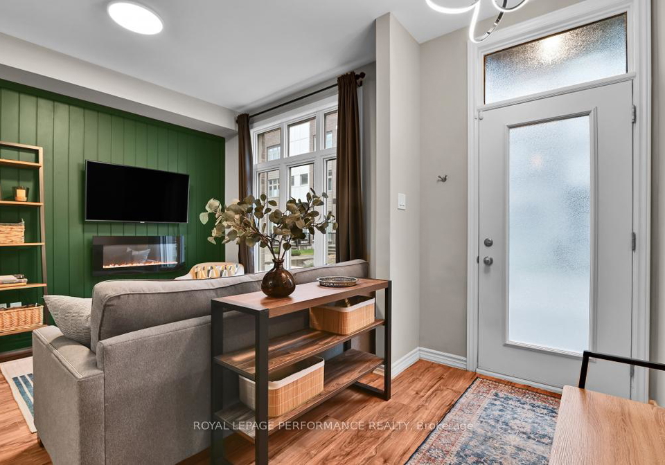 215-makadewa-private-ottawa-ontario-x12507470