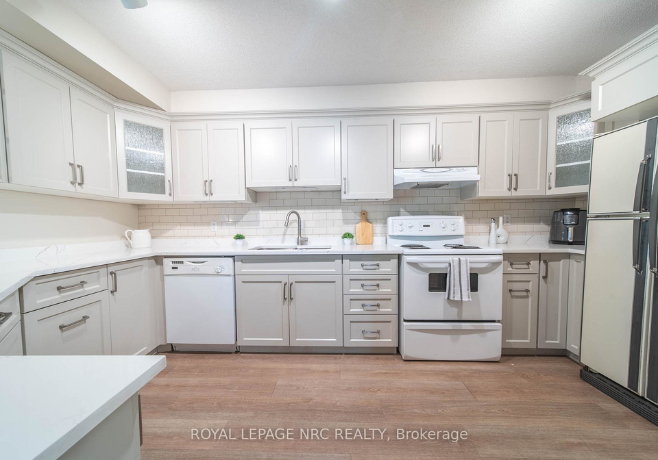 8111-forest-glen-drive-niagara-falls-ontario-x12508460