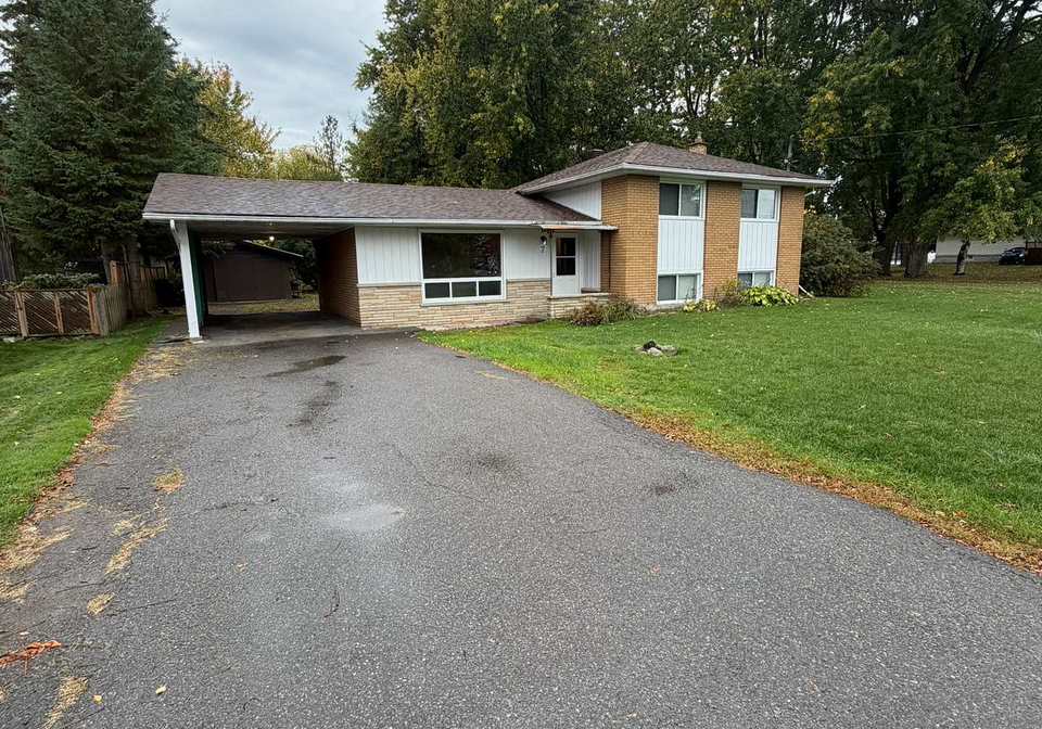 7-lennox-street-ottawa-ontario-x12509178
