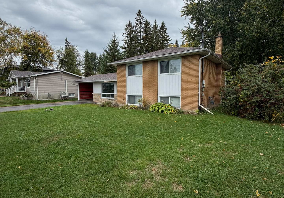 7-lennox-street-ottawa-ontario-x12509178