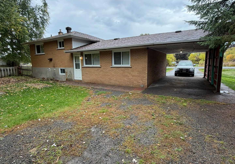 7-lennox-street-ottawa-ontario-x12509178