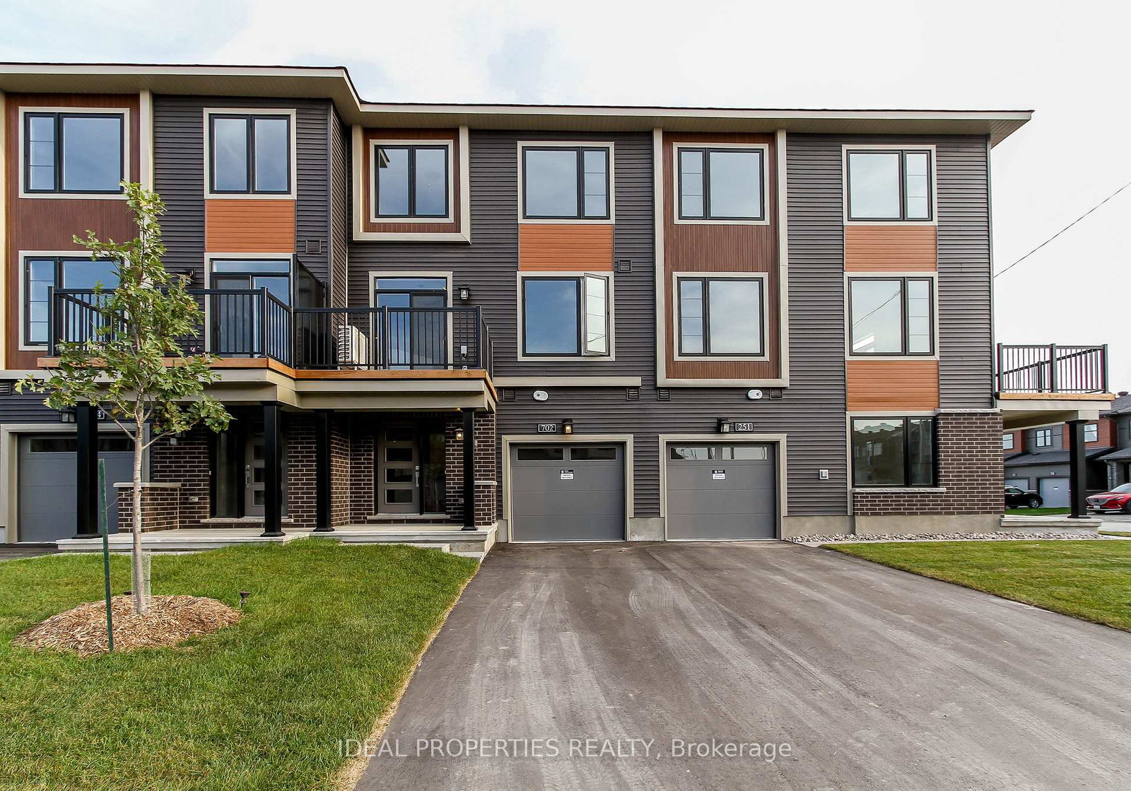 702-doneraile-walk-ottawa-ontario-x12510216