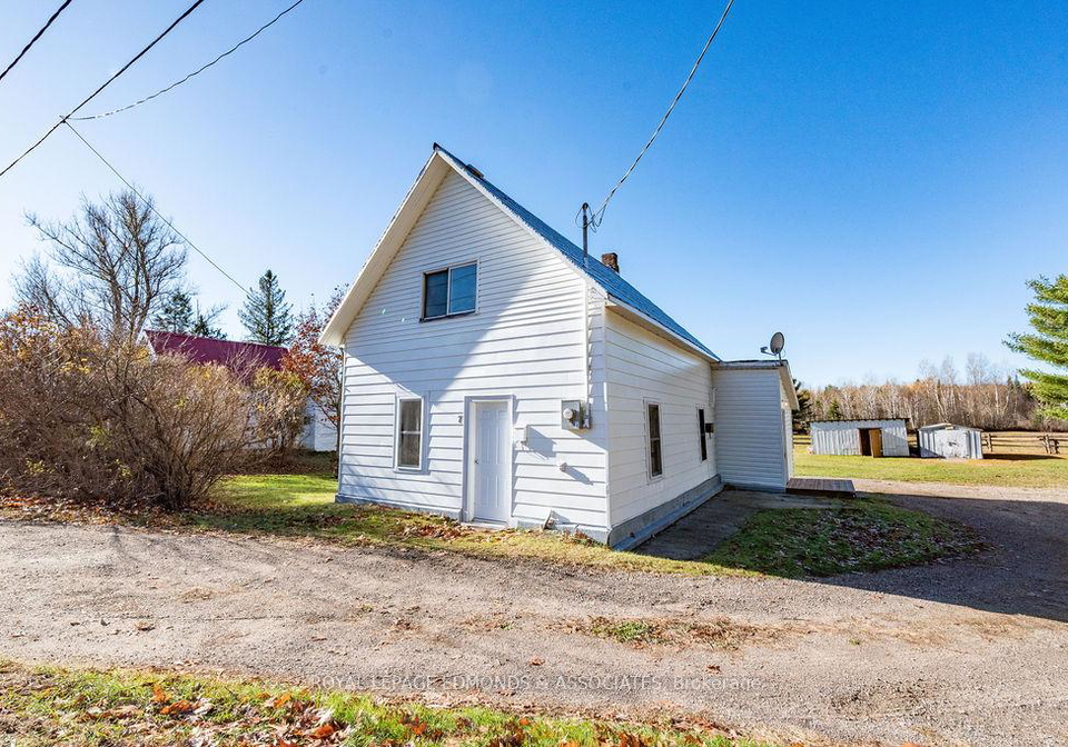 7-elizabeth-street-laurentian-hills-ontario-x12510898