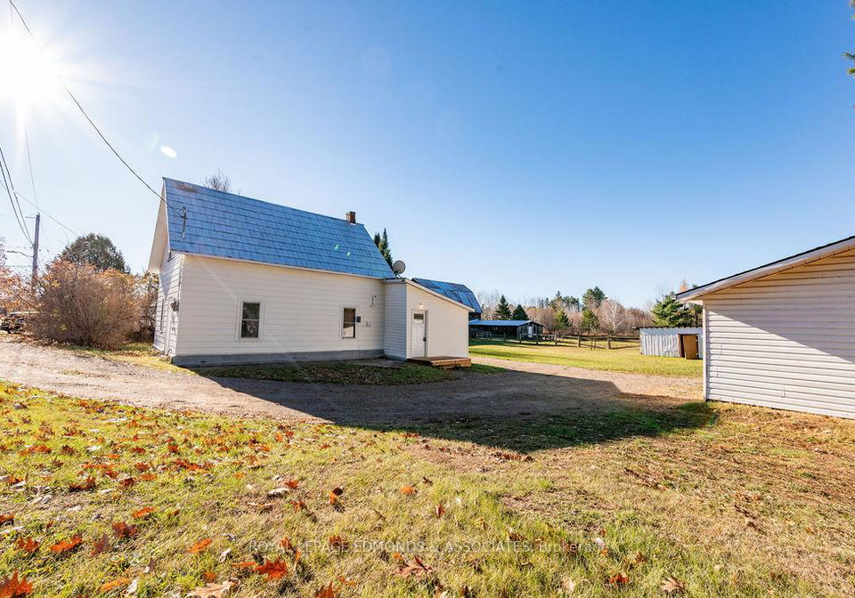 7-elizabeth-street-laurentian-hills-ontario-x12510898