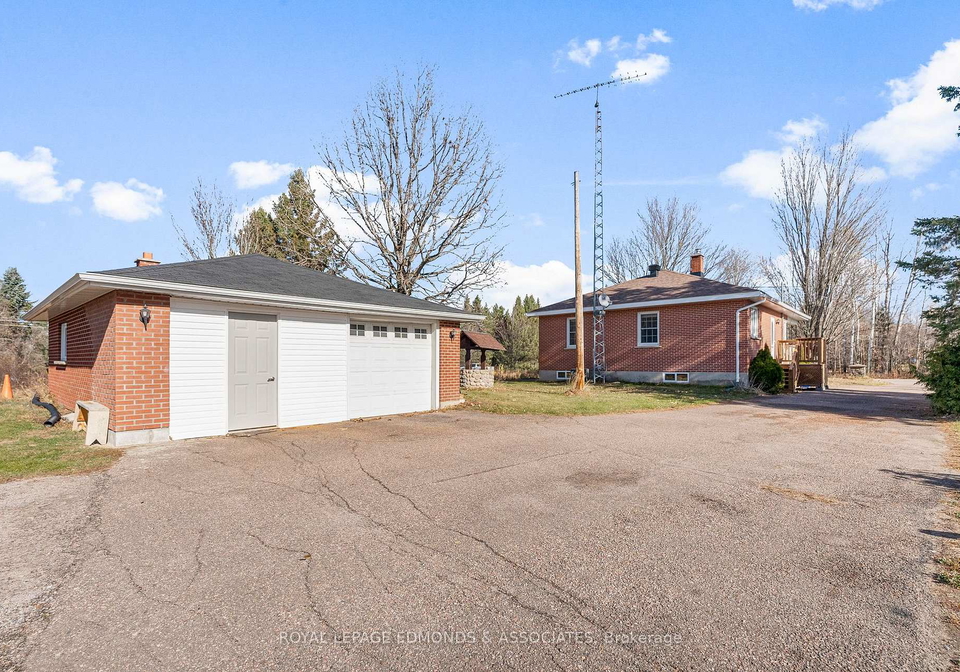 2323-b-line-road-laurentian-valley-ontario-x12514142