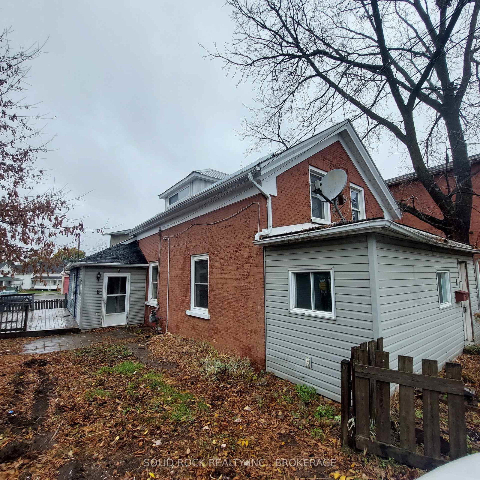8-montague-street-smiths-falls-ontario-x12515244