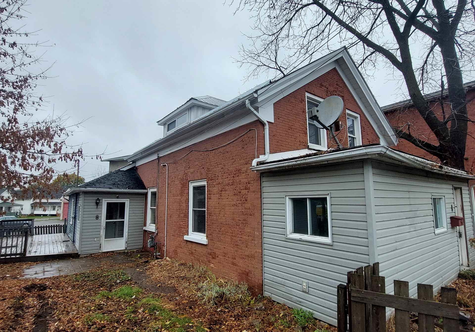 8-montague-street-smiths-falls-ontario-x12515244