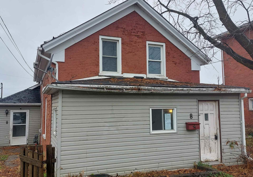 8-montague-street-smiths-falls-ontario-x12515244