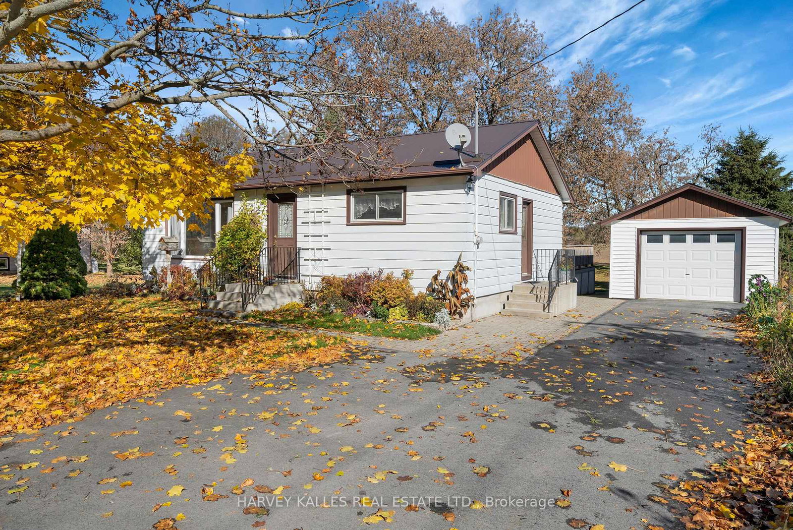 1075-county-road-10-prince-edward-county-ontario-x12515348