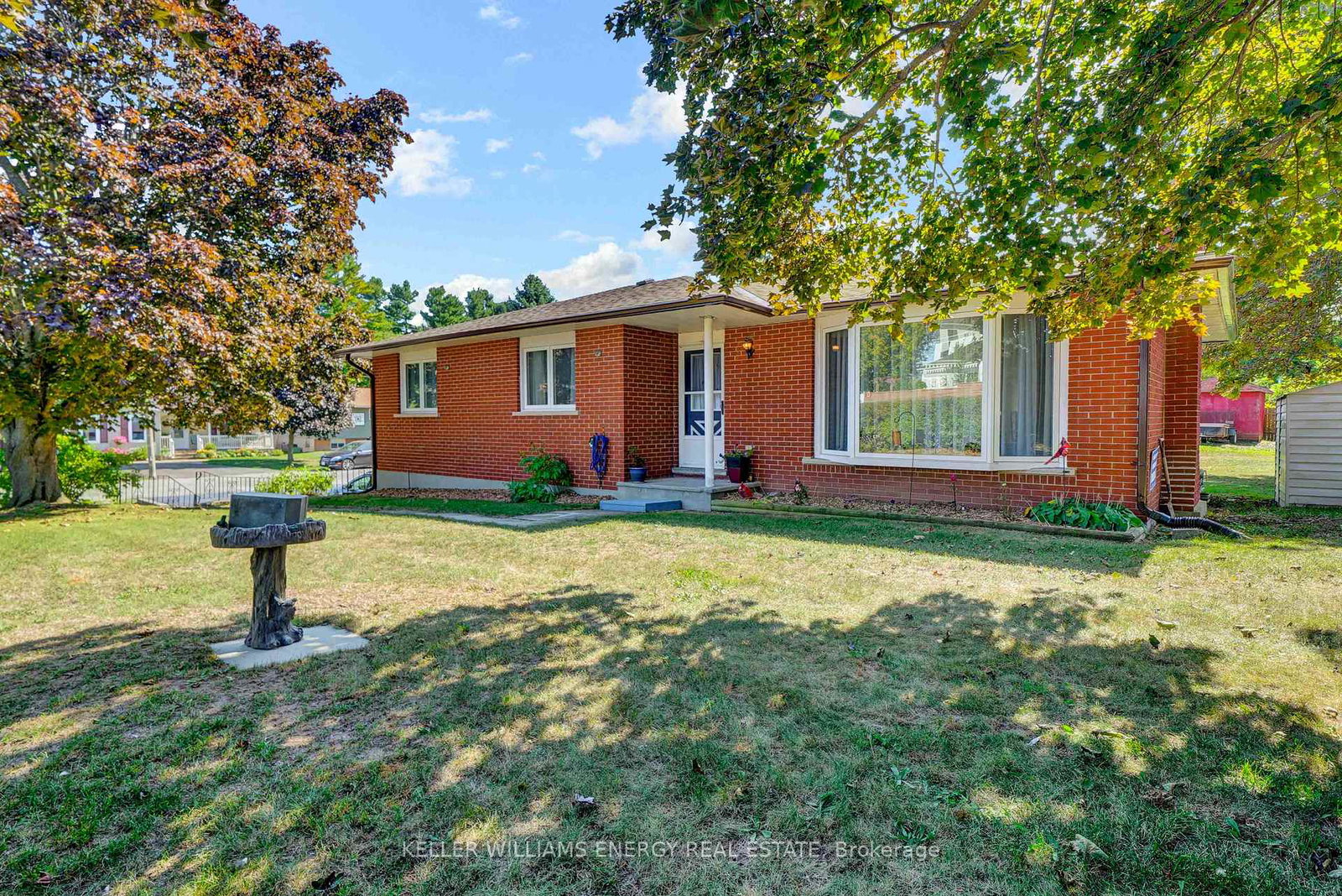 2-argyle-crescent-prince-edward-county-ontario-x12515622