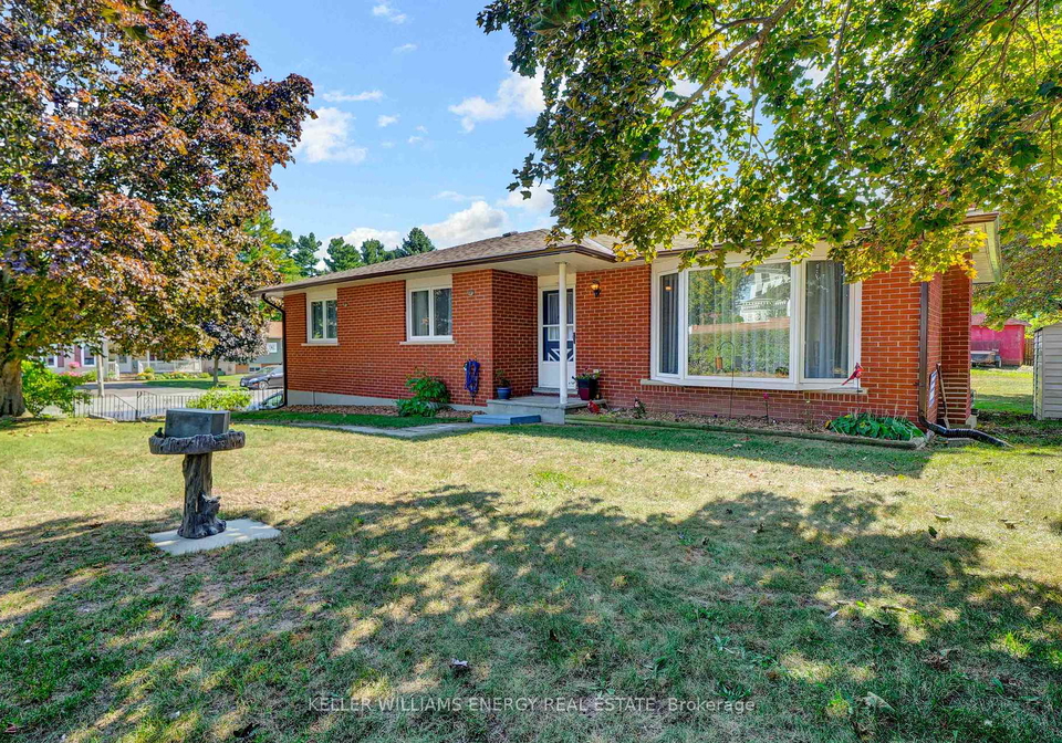 2-argyle-crescent-prince-edward-county-ontario-x12515622
