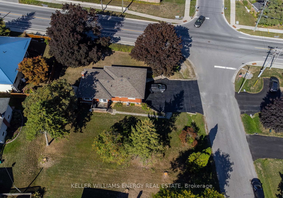 2-argyle-crescent-prince-edward-county-ontario-x12515622