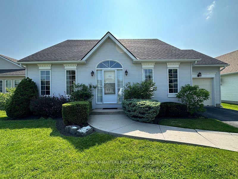 3-empire-court-loyalist-ontario-x12515868