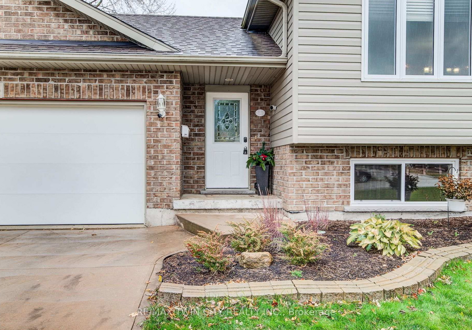 500-boyne-avenue-north-perth-ontario-x12515906