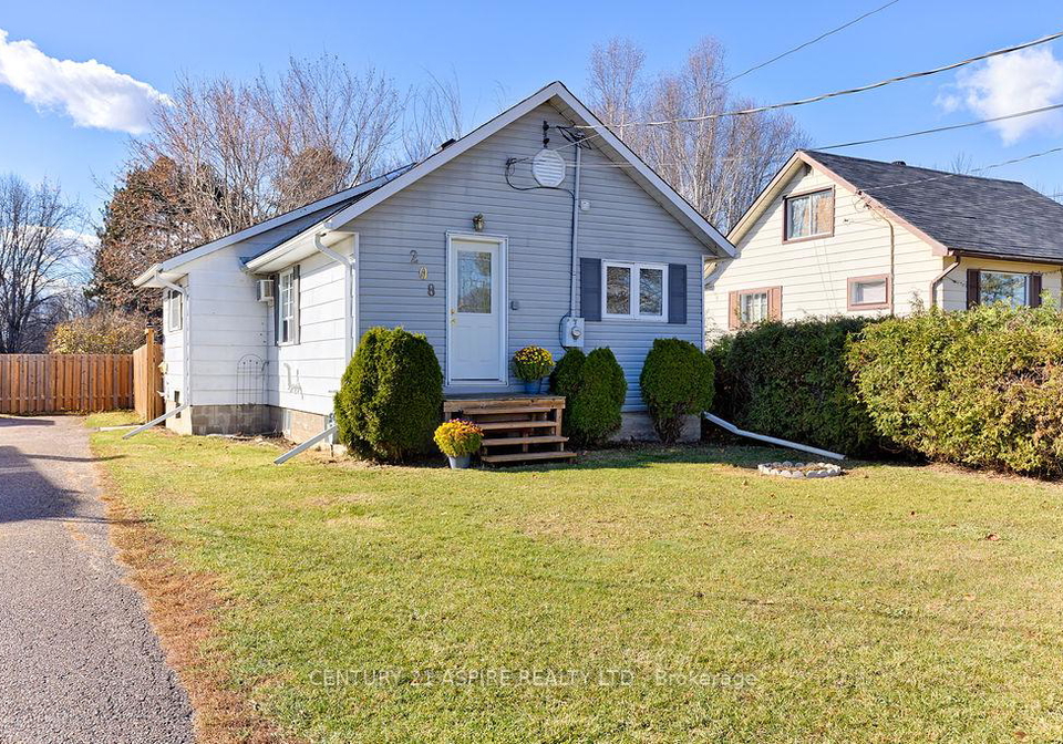 208-golf-course-road-laurentian-valley-ontario-x12516048