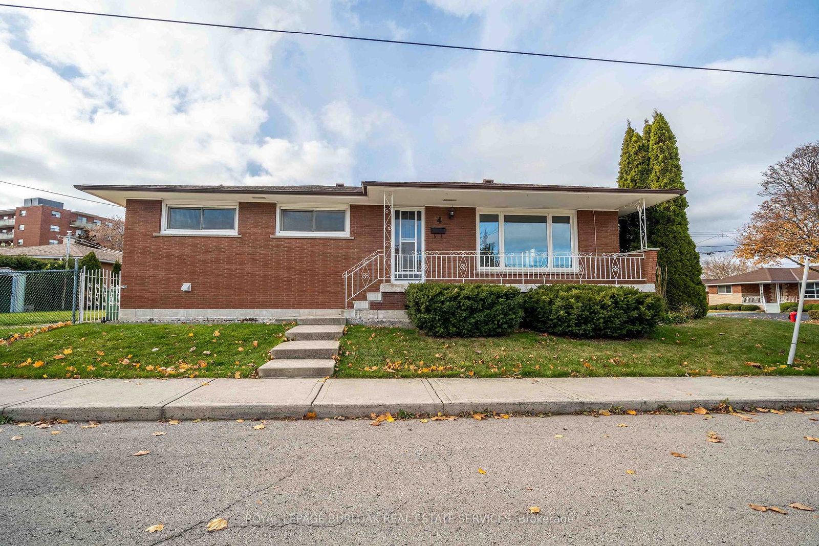 4-starlight-court-hamilton-ontario-x12516126