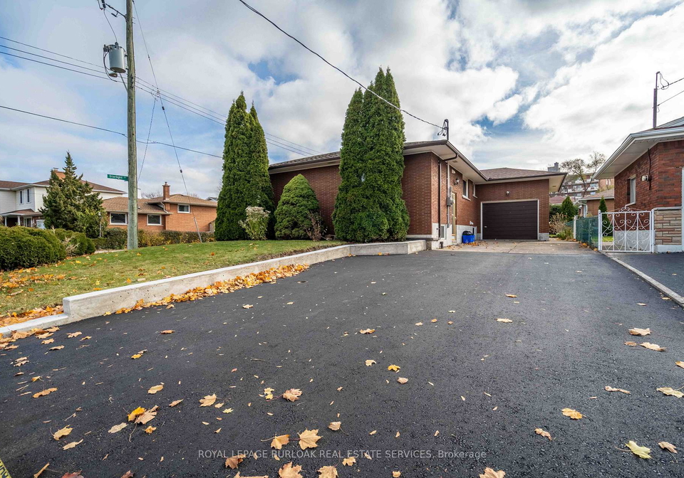 4-starlight-court-hamilton-ontario-x12516126