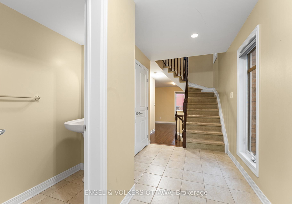 212-accolade-private-ottawa-ontario-x12525246