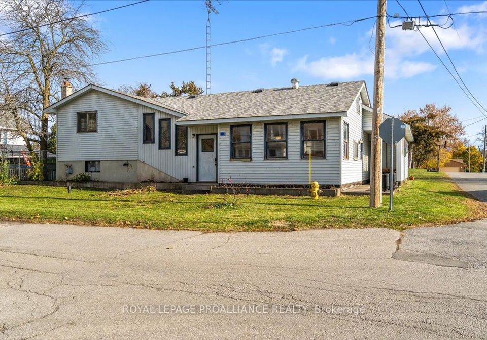 31-s-wellington-street-quinte-west-ontario-x12525844
