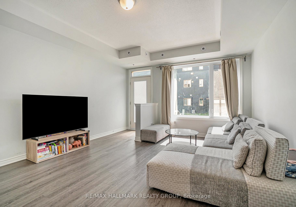 577-takamose-private-ottawa-ontario-x12526516