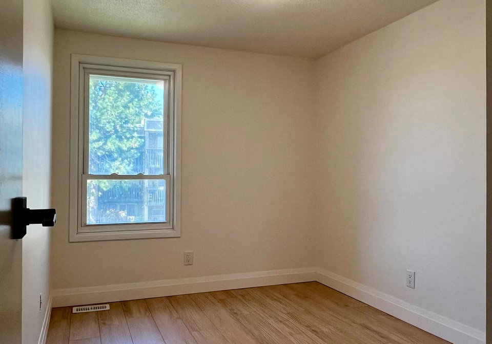242-lakeport-road-st-catharines-ontario-x12527206