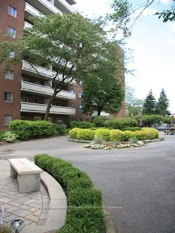 lake-street-st-catharines-ontario-x12531326