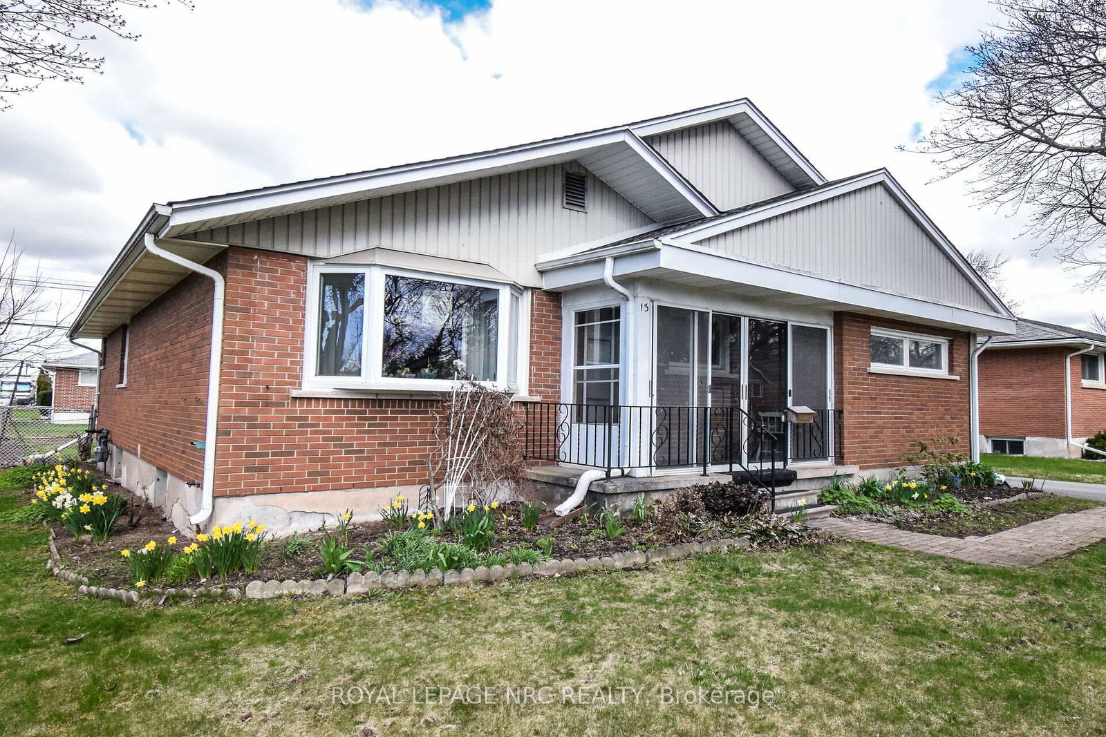 13-westmount-crescent-welland-ontario-x12532358