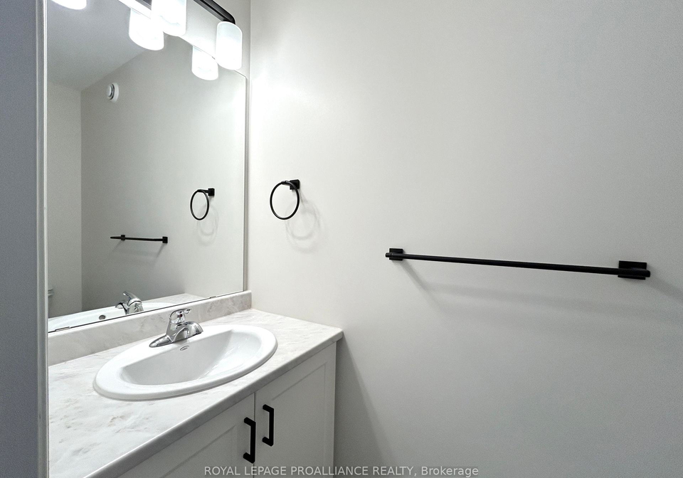 1-otonabee-street-belleville-ontario-x12534438