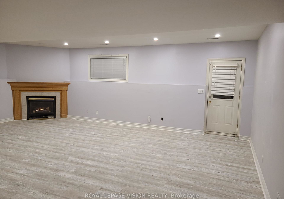 8001-woodsview-crescent-niagara-falls-ontario-x12534476