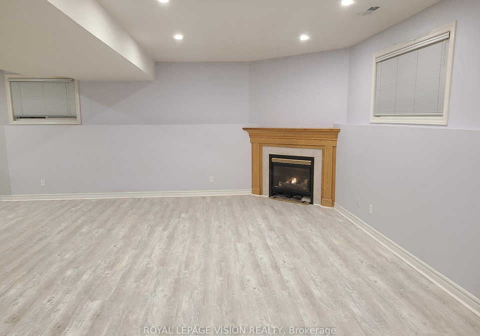 8001-woodsview-crescent-niagara-falls-ontario-x12534476
