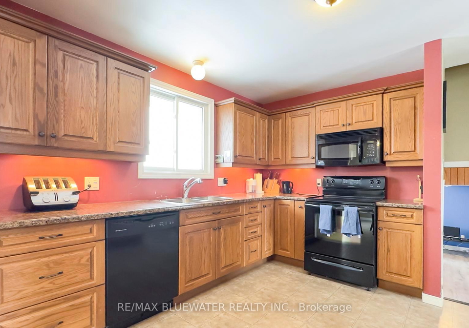 40204-huron-street-e-south-huron-ontario-x12535572
