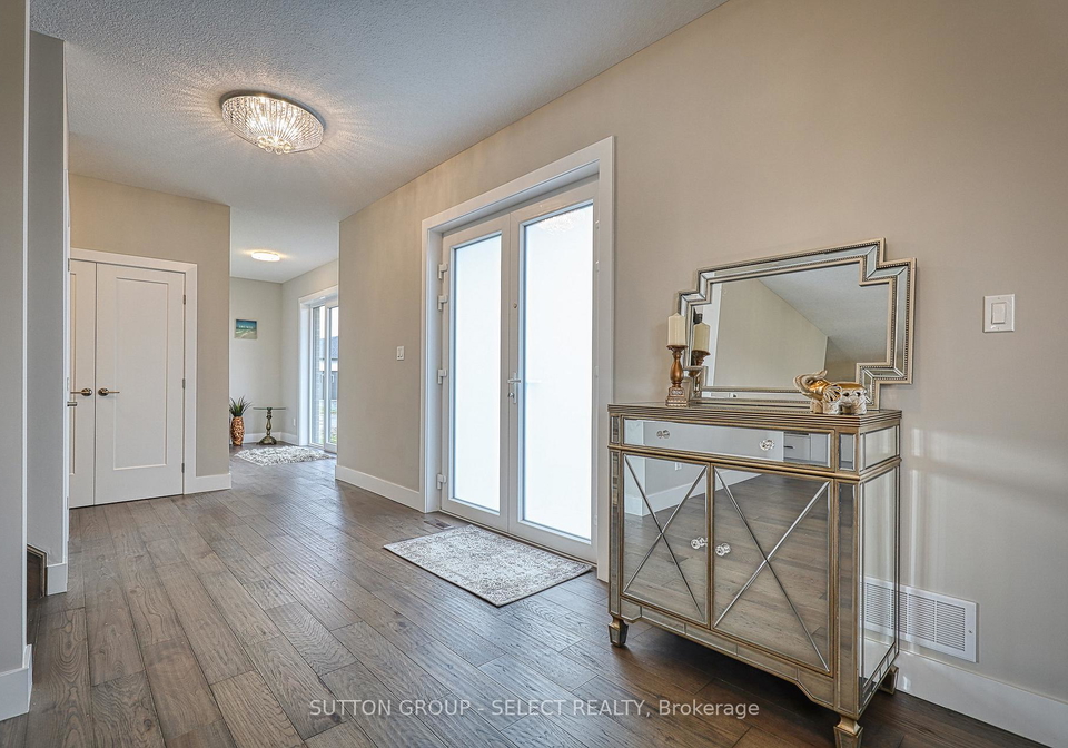 19-alexander-circle-strathroy-caradoc-ontario-x12535950