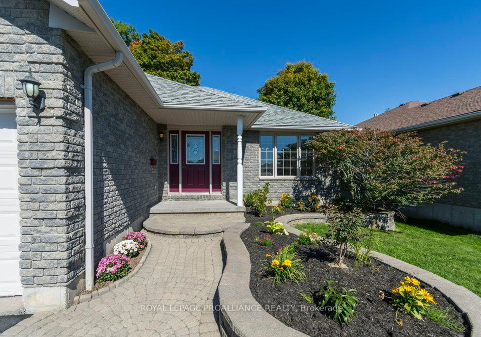 23-sunshine-lane-quinte-west-ontario-x12536504