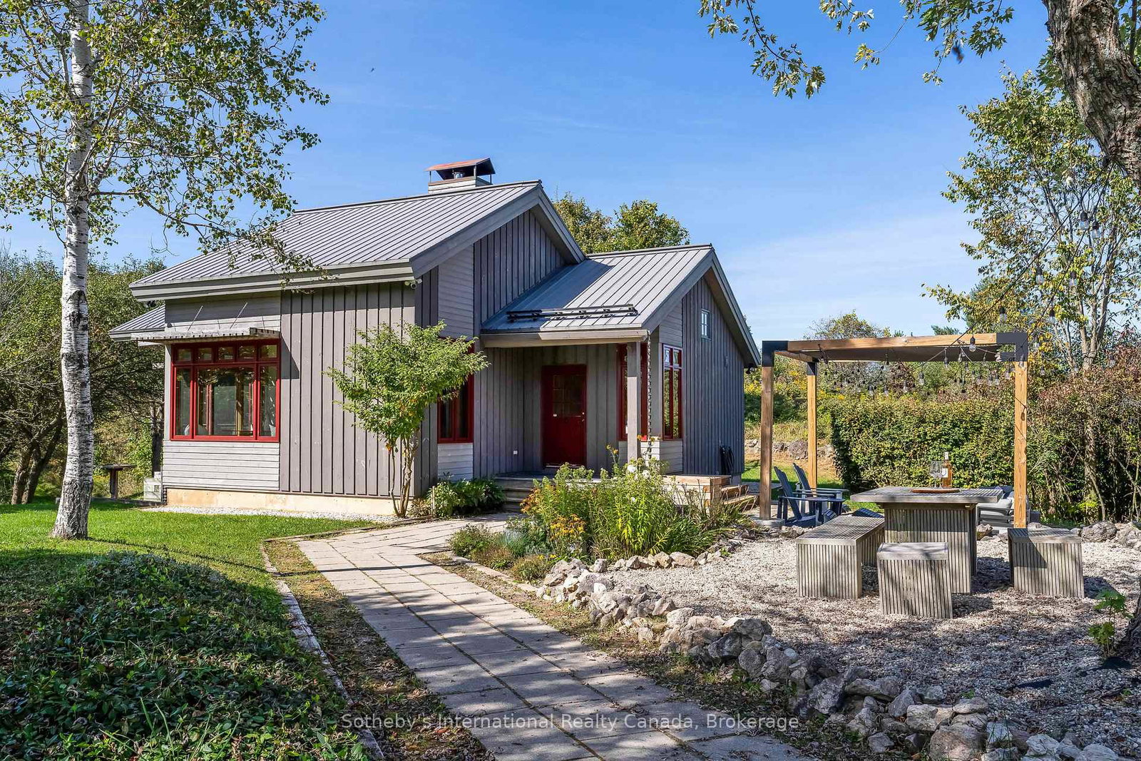 797462-east-back-line-chatsworth-ontario-x12536736