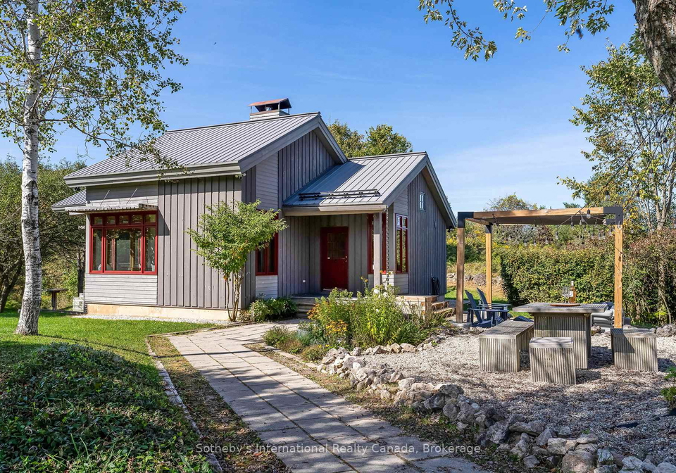 797462-east-back-line-chatsworth-ontario-x12536736