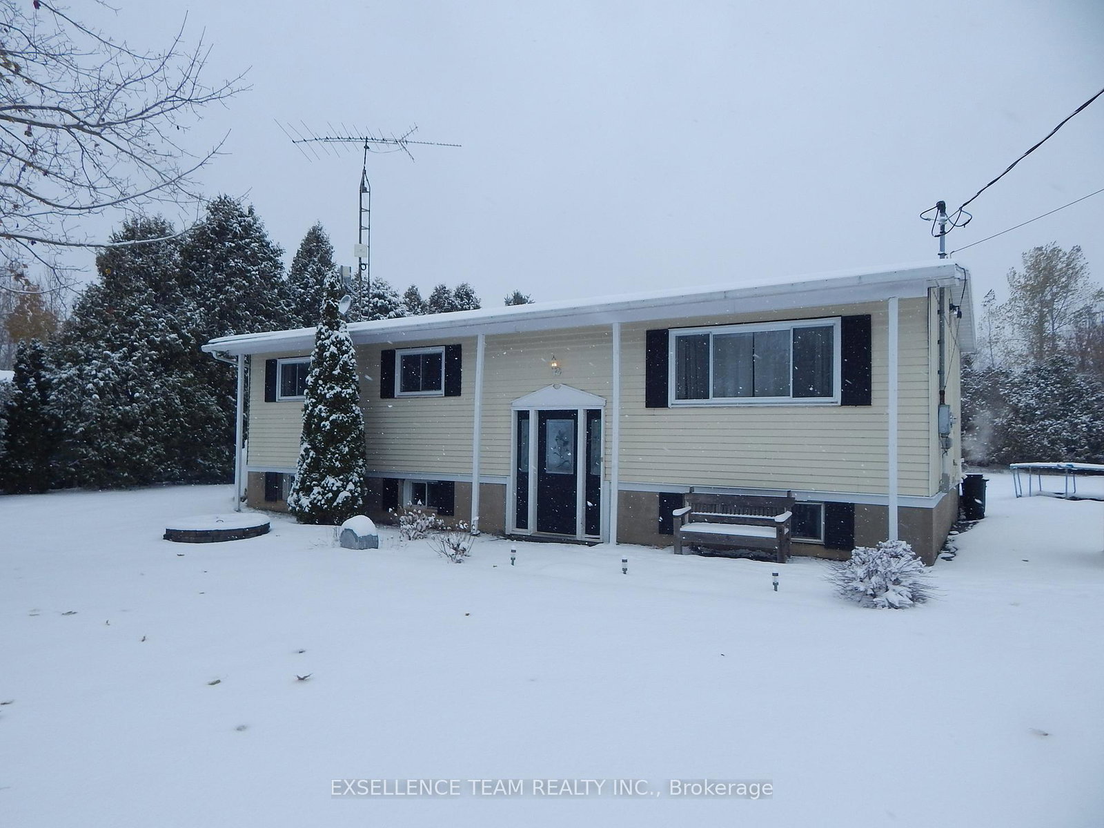 17015-chevrier-street-north-stormont-ontario-x12537592