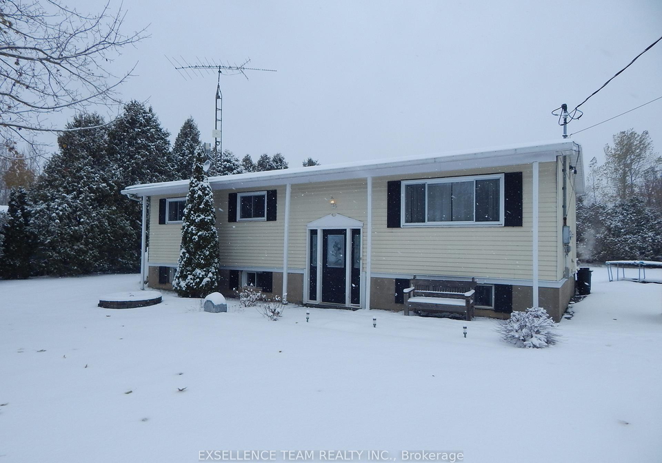 17015-chevrier-street-north-stormont-ontario-x12537592