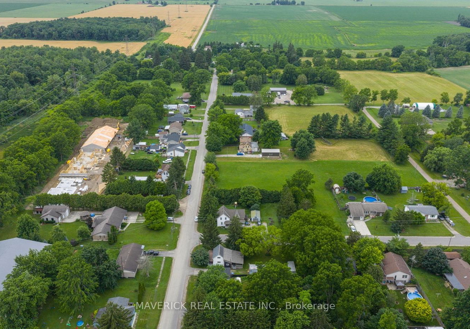 7982-railroad-line-brooke-alvinston-ontario-x12538712