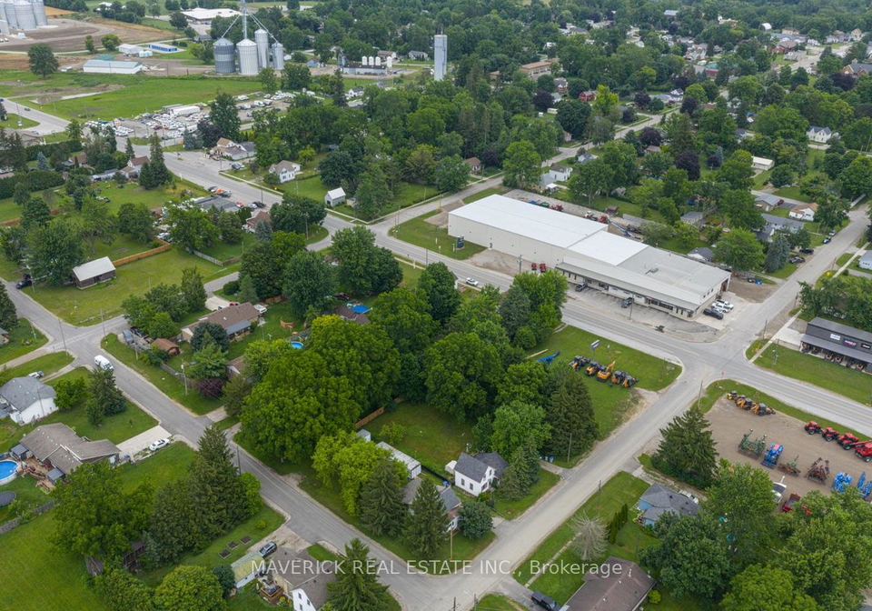 7982-railroad-line-brooke-alvinston-ontario-x12538712