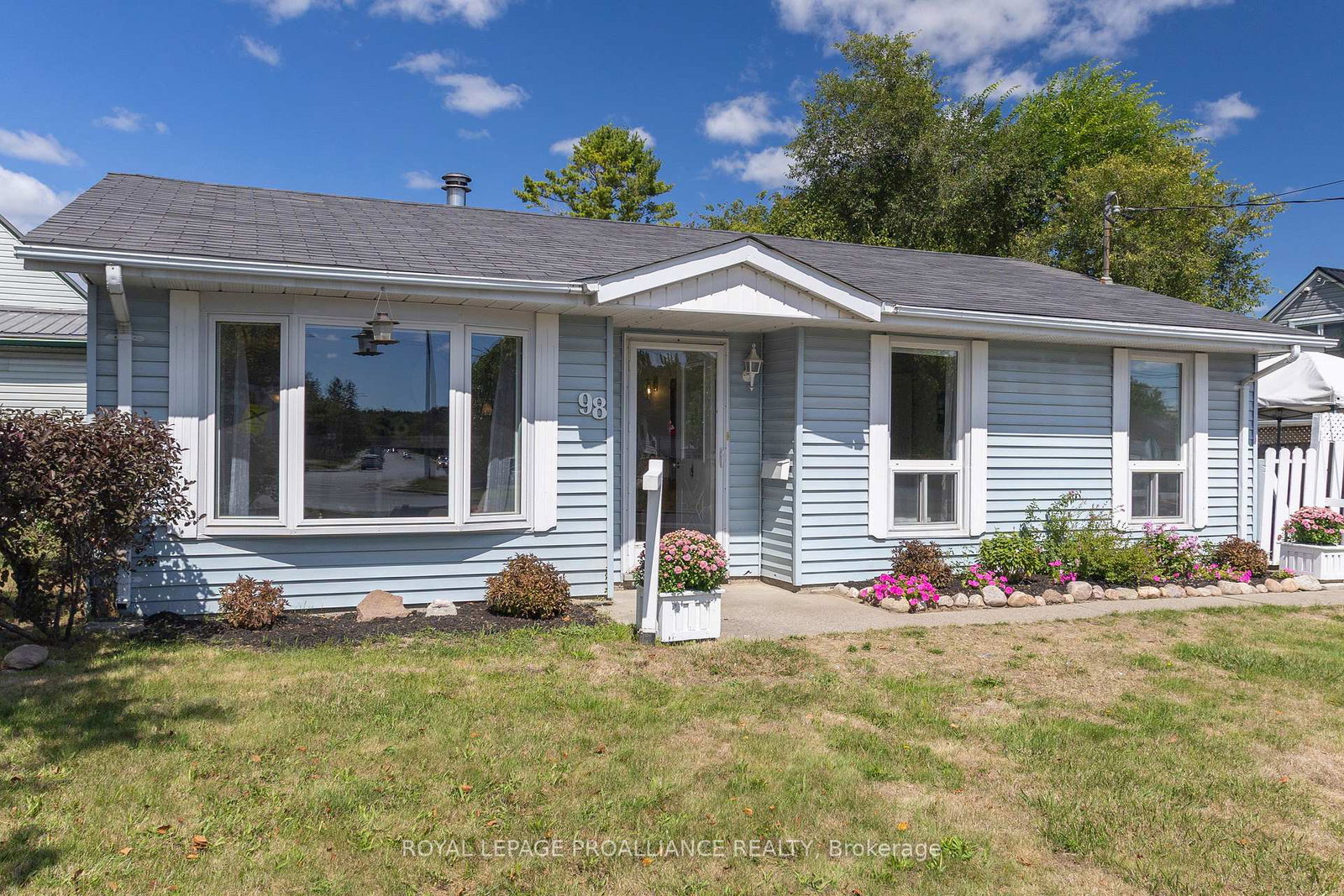 98-east-davis-street-quinte-west-ontario-x12540722