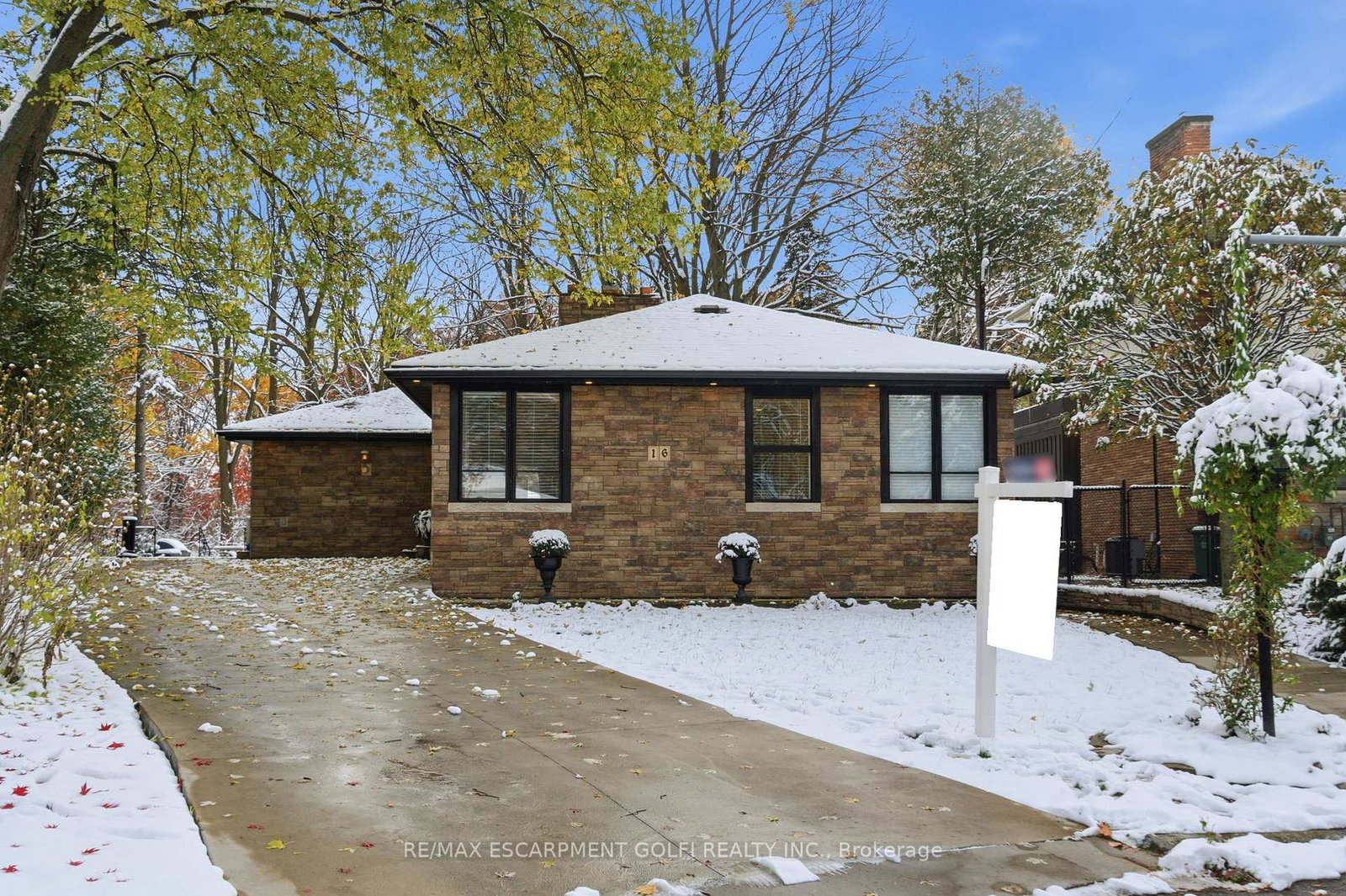 16-freeland-court-hamilton-ontario-x12542462