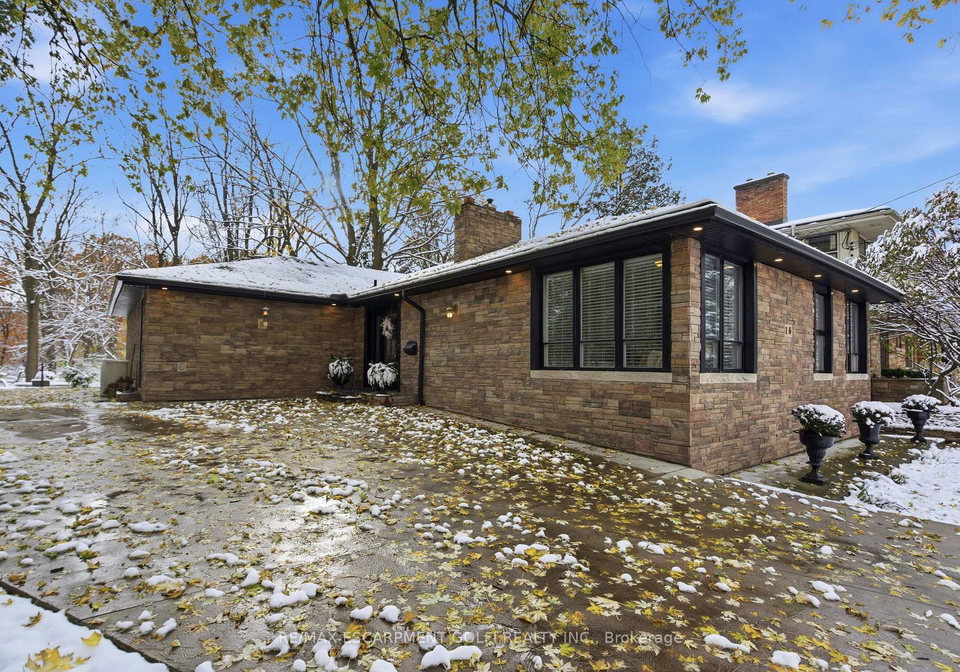 16-freeland-court-hamilton-ontario-x12542462
