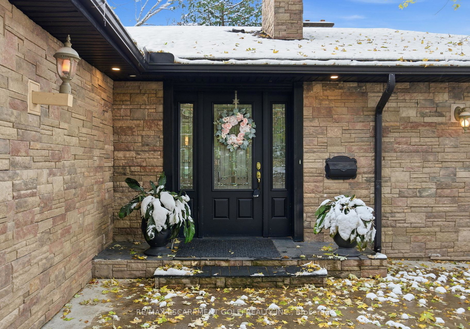 16-freeland-court-hamilton-ontario-x12542462