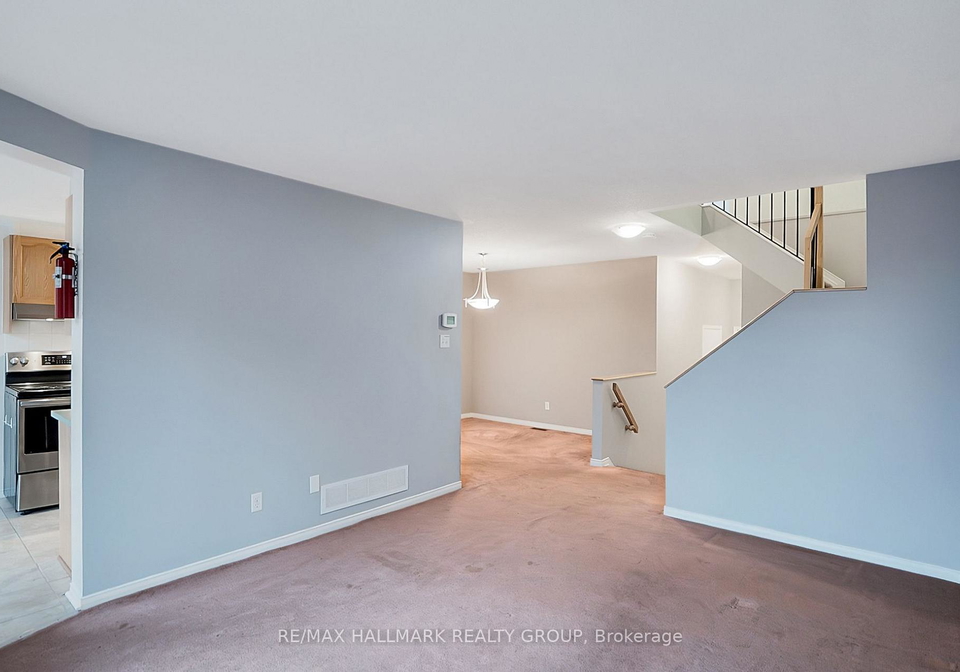 92-southpointe-avenue-ottawa-ontario-x12542566