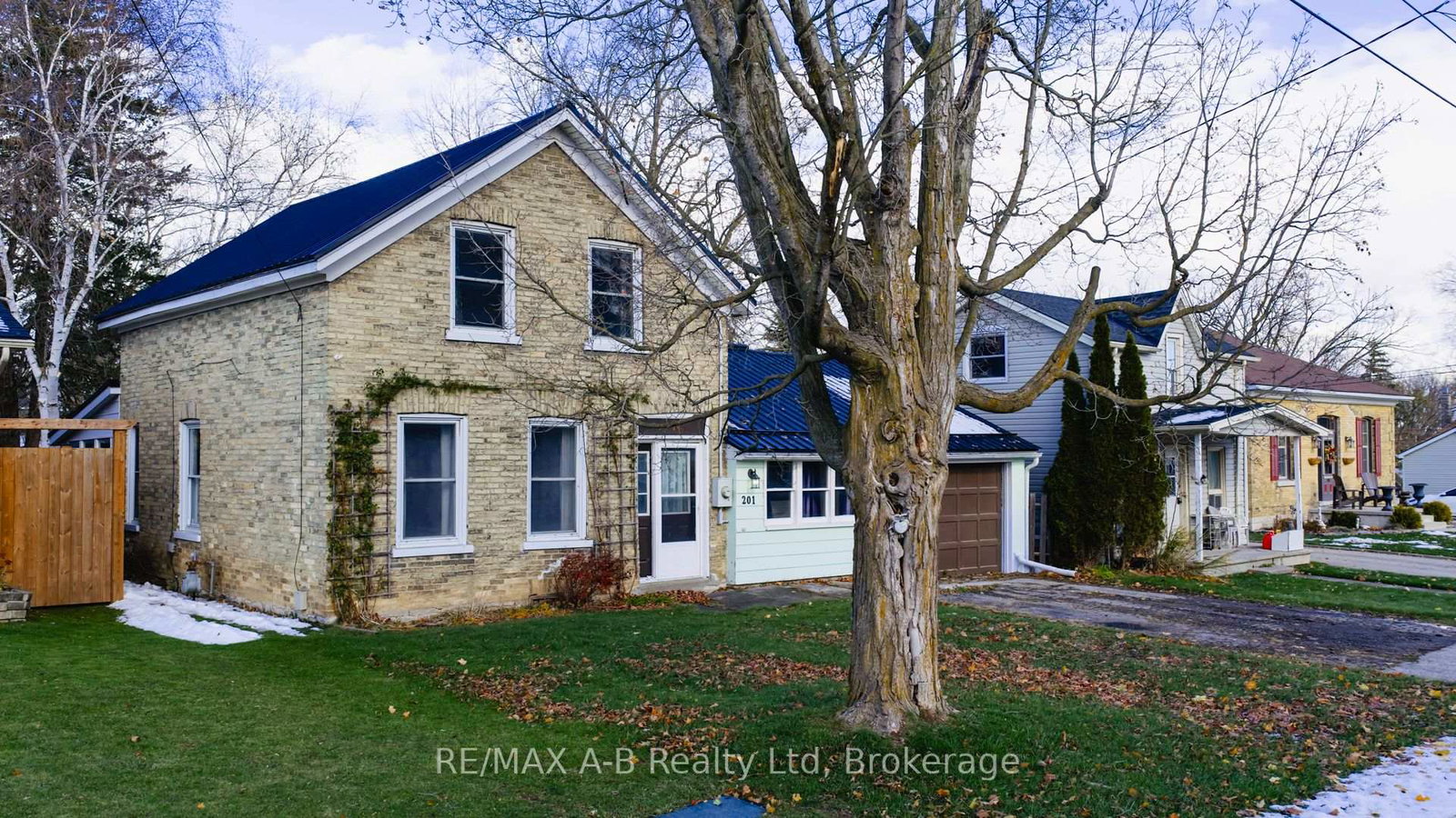 201-jones-street-w-st-marys-ontario-x12543716