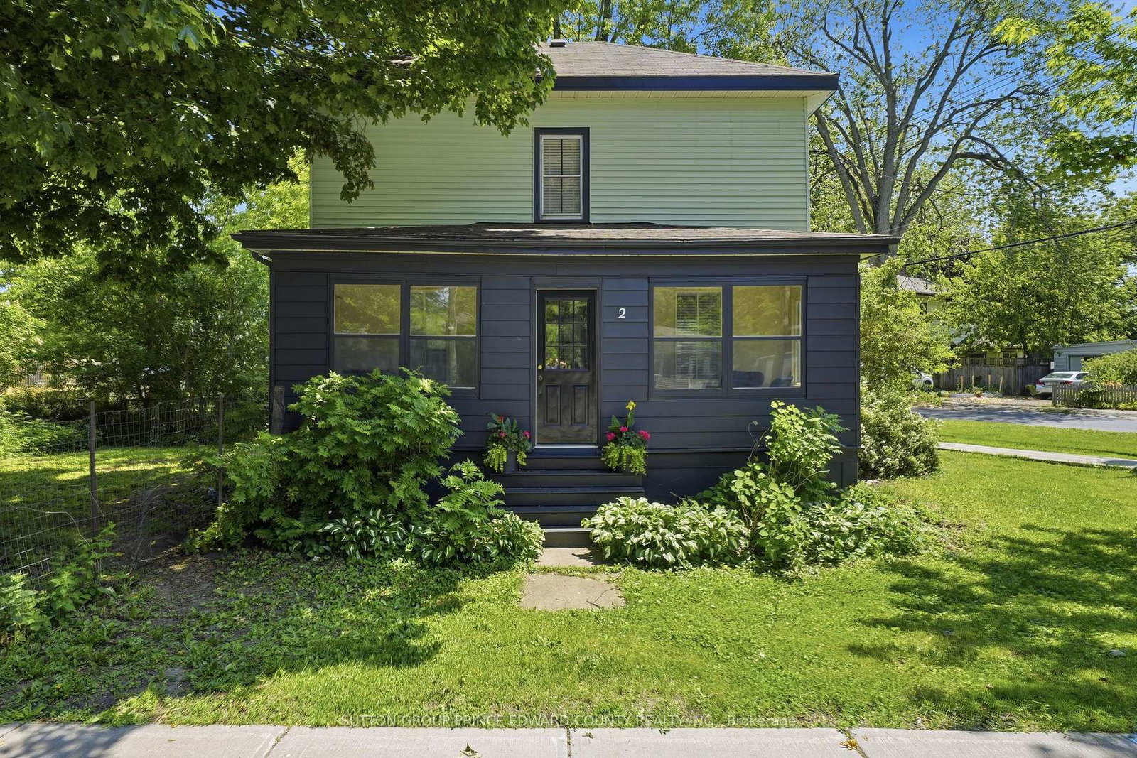2-queen-street-e-prince-edward-county-ontario-x12543738