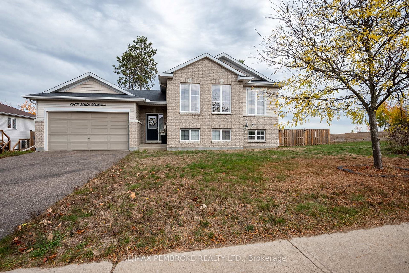 1009-butler-boulevard-petawawa-ontario-x12544338