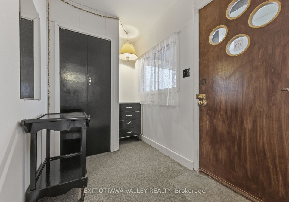 6-ottawa-street-laurentian-hills-ontario-x12544608