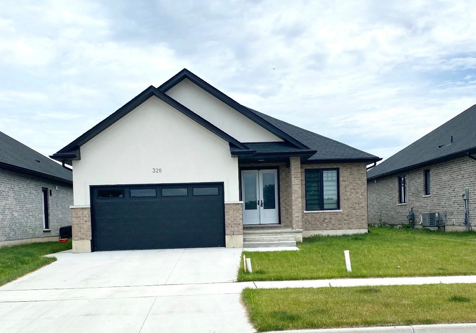 320-stathis-boulevard-sarnia-ontario-x12547442